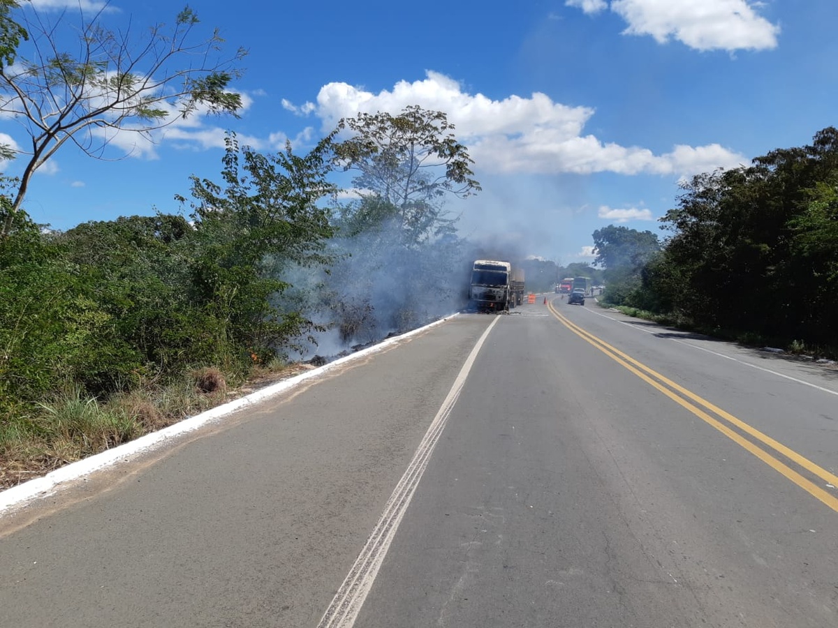 Carreta em chamas