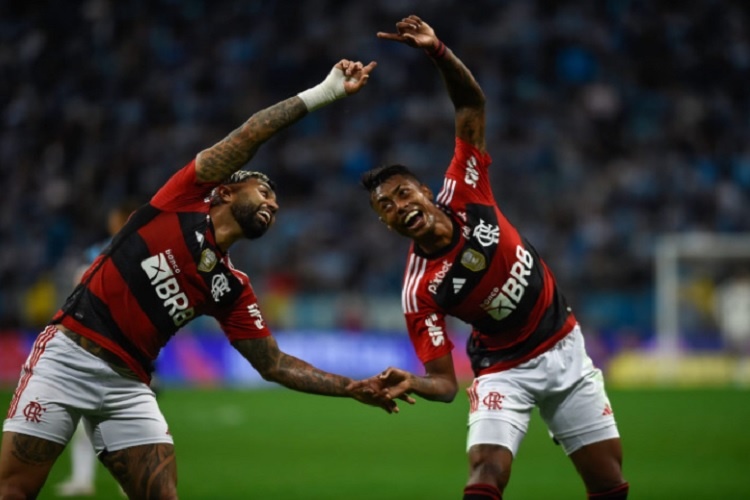 Santos goleia Flamengo e avança à semifinal do Brasileiro feminino