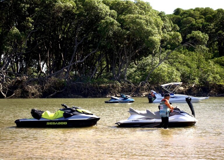 Embarcações navegaram pelo Rio Igaraçu, primeira foz do Rio Parnaíba, até chegar na Base Delta.