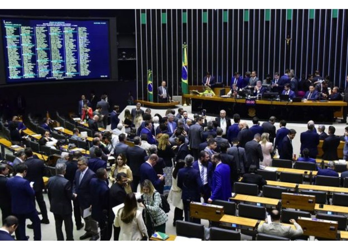 Foram 382 votos a favor, 118 contrários e 3 abstenções