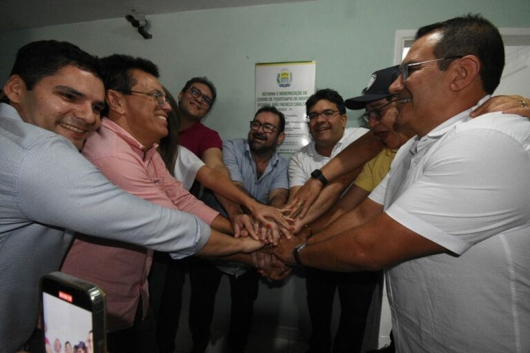 Governador inaugura obras em Corrente