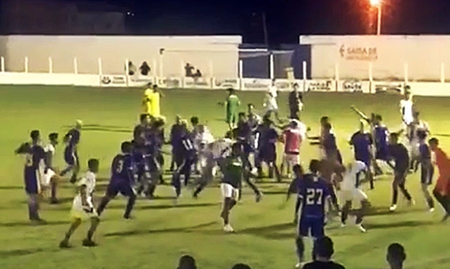 Houve confusão generalizada em campo