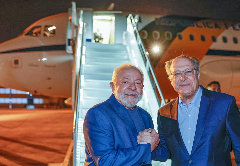Lula embarcou ontem à noite para Bruxelas. Alckmin assume a presidência até a próxima quarta