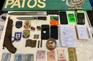 Materiais apreendidos durante a abordagem da polícia (Foto: Reprodução)