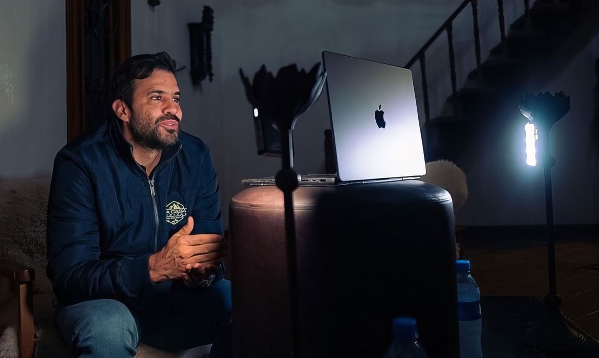 O coach afirma que as ações contra ele tem cunho político
