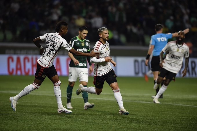 O empate levou o Palmeiras para a quarta colocação e o Fla, temporariamente, para a vice-liderança
