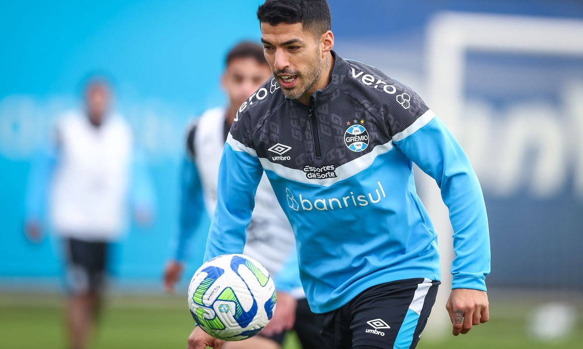 O Grêmio se prepara para tentar barrar o avanço do Botafogo no Brasileiro