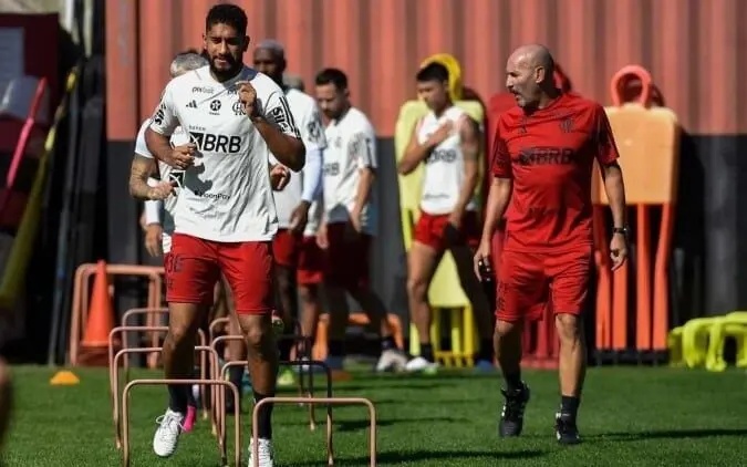 O preparador deve apresentar carta de demissão ainda hoje