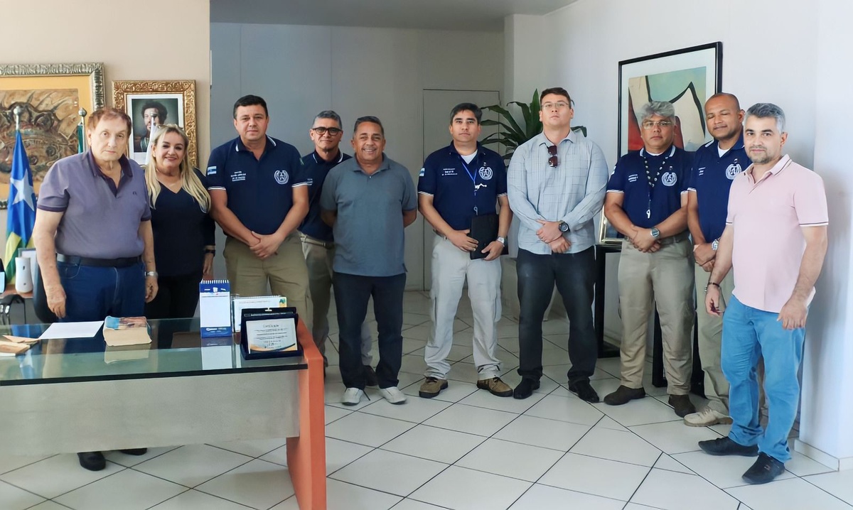 Reunião com a diretoria da Escola Municipal Cívico-Militar Roland Jacob