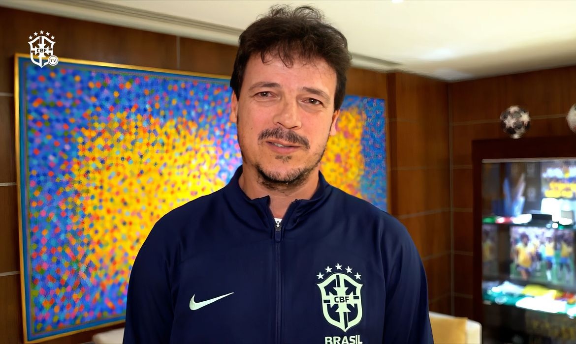 Treinador conciliará atuação no escrete canarinho e no comando do Flu