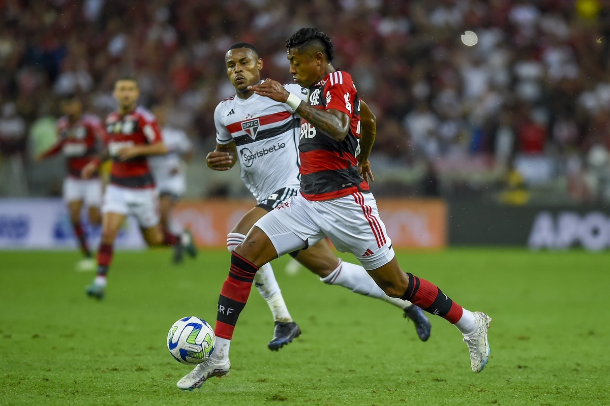 A partida entre os times terminou empatada