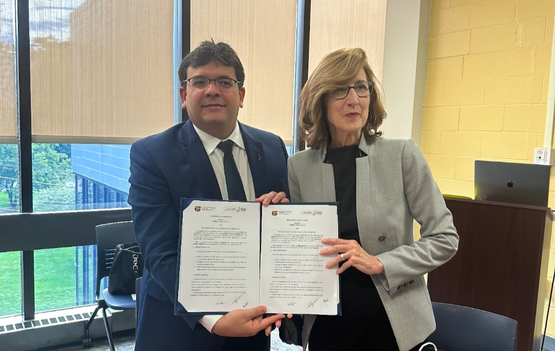 A reitora da Framingham State University, Dra. Nancy Niemi e Rafael Fonteles