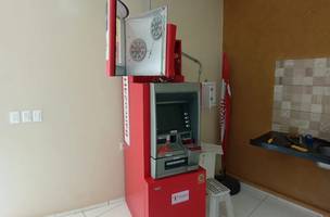 Caixa eletrônico é violado por criminosos (Foto: Rede Social)