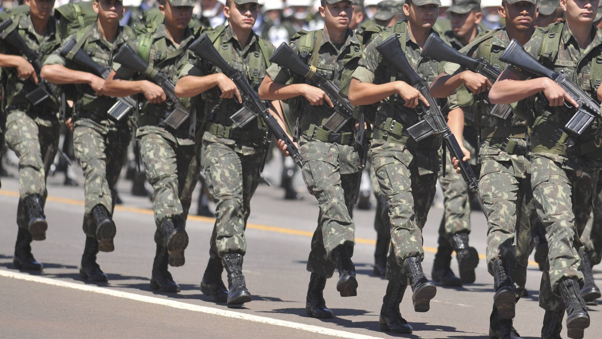 PEC que impede militares de se candidatarem divide Forças Armadas
