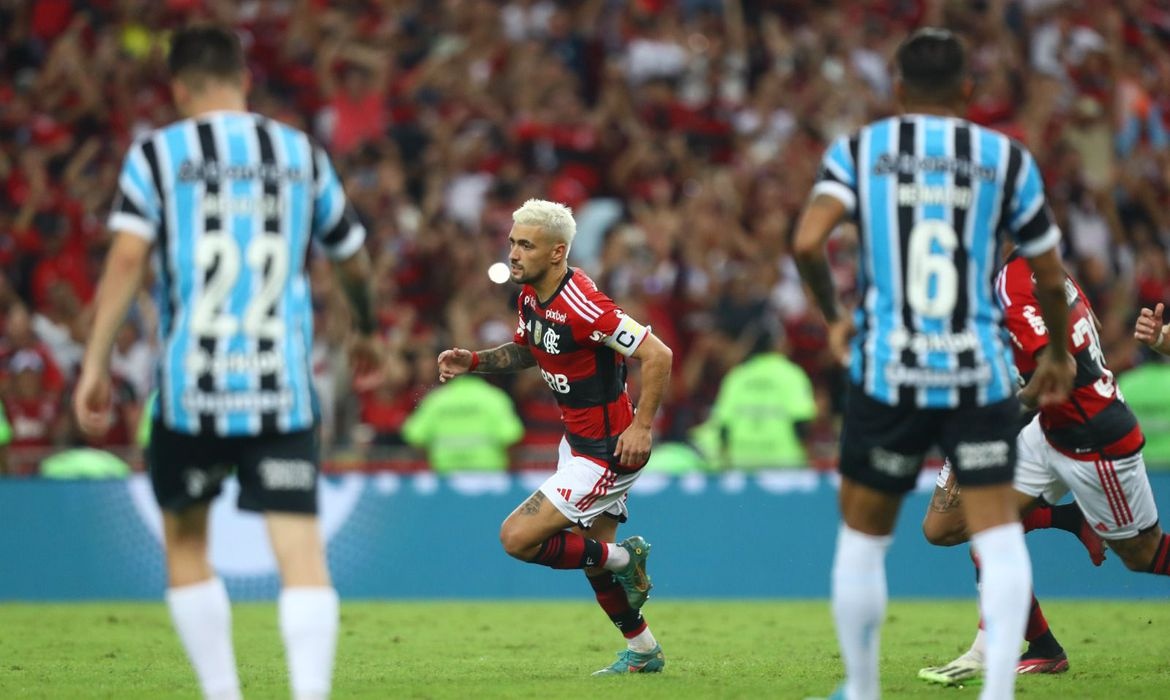 Grêmio finaliza preparativos para jogo decisivo contra Flamengo