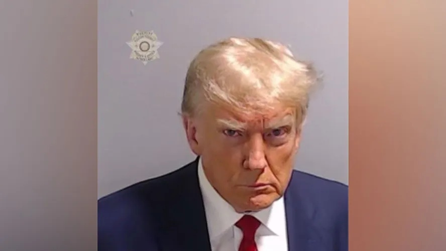 Foto de fichamento de Trump