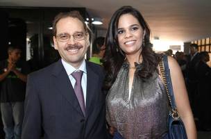 Hanna Claudino começa a provocar comentários por sua força de mando no grupo Claudino. Ela é a esposa do atual capo de tutti capi João Júnior (Foto: Reprodução)