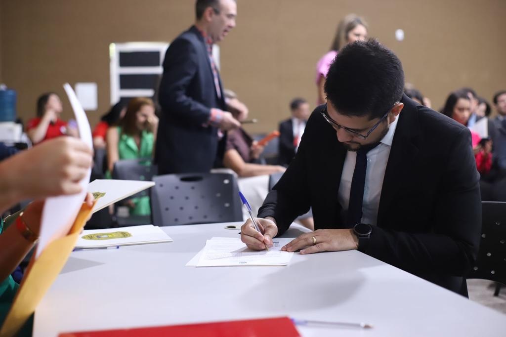 Novo delegado civil sendo empossado