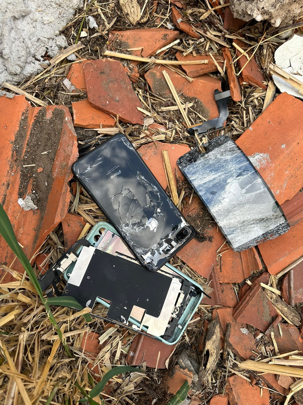 O aparelho ficou totalmente destruído