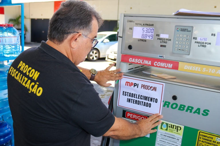 Operação interdita três posto de combustíveis em Teresina