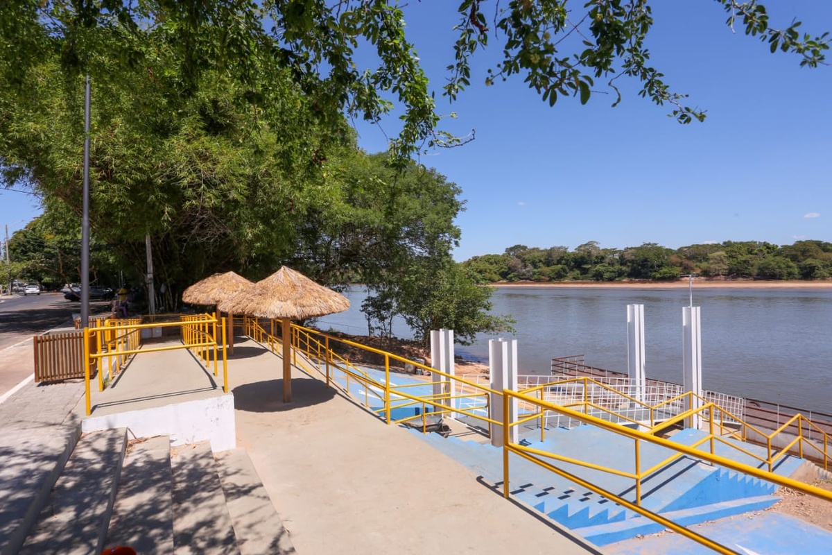 Píer flutuante na zona Norte da capital