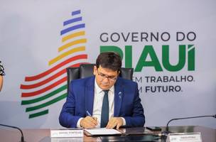 Rafael Sanciona lei de Carteira Para Pessoas com Fibromialgia (Foto: Governo do Piauí)