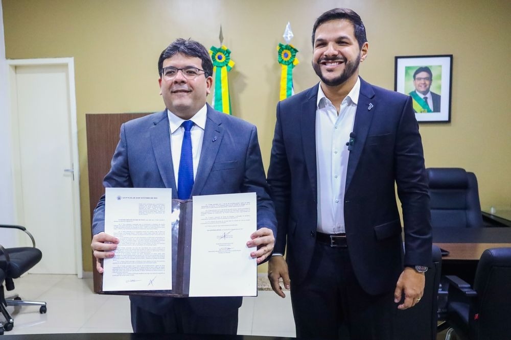 A nova Lei foi sancionada antes de o governador embarcar para Brasília