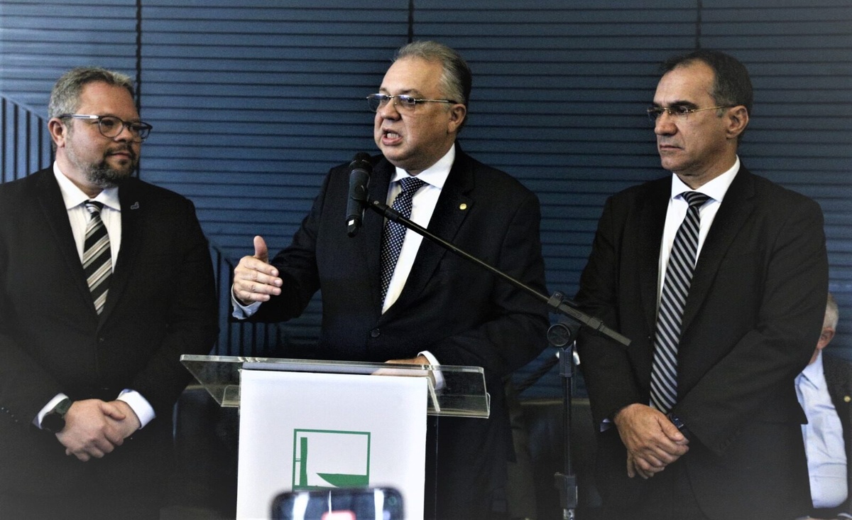 Álvaro Nolleto, presidente da ZPE Piauí; deputado federal Florentino Neto; e Eduardo Neves, presidente da ZPE do Ceará.