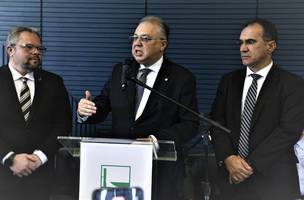 Álvaro Nolleto, presidente da ZPE Piauí; deputado federal Florentino Neto; e Eduardo Neves, presidente da ZPE do Ceará. (Foto: Governo do Piauí)