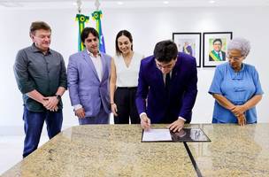 Assinatura de Ordem de Serviço (Foto: Governo do Piauí)