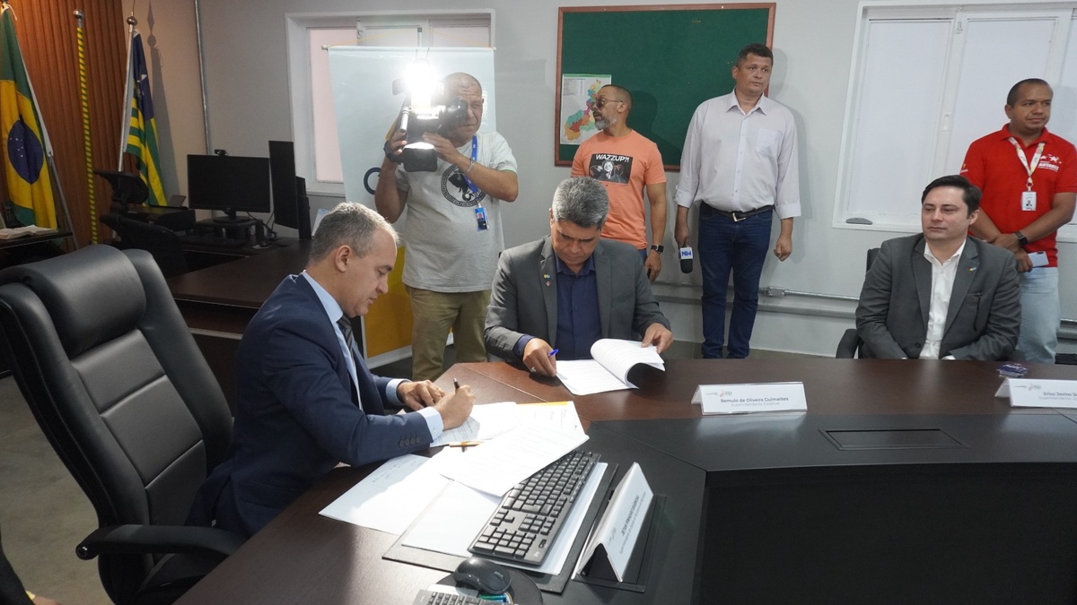 Assinatura do acordo entre a Secretaria de Segurança Pública e o Correios
