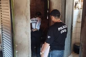 Busca por vestígios na residência do casal suspeito do crime (Foto: Ascom)