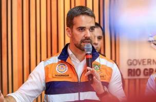 Eduardo Leite cancela desfiles de 7 de Setembro e decreta estado de calamidade pública no RS (Foto: Gustavo Mansur/GRS)