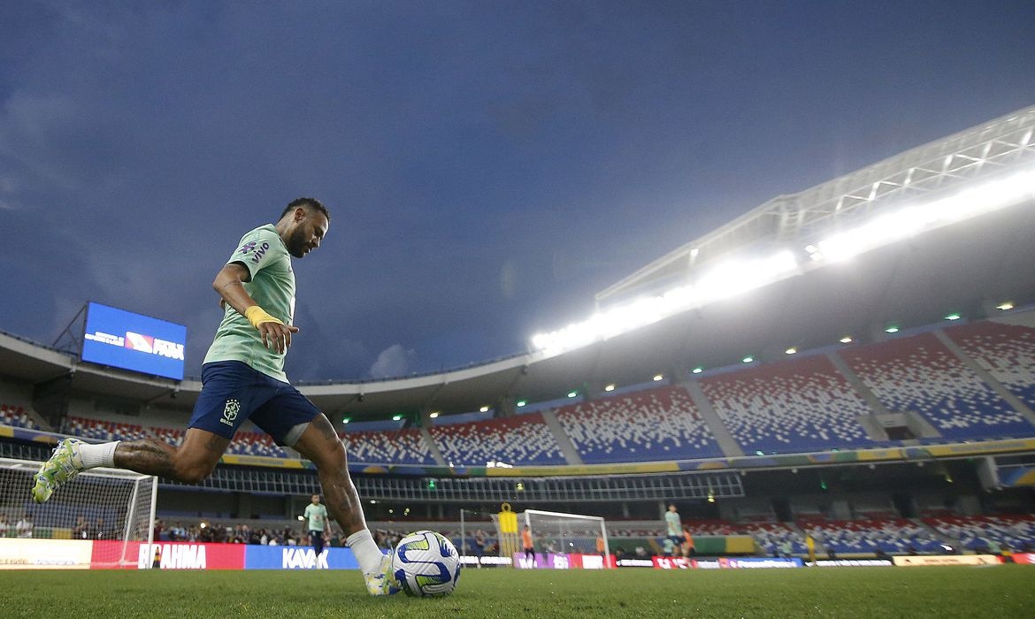 Brasil enfrenta a Bolívia nesta sexta no primeiro jogo das