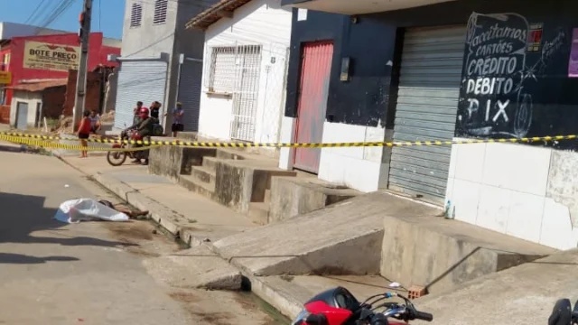 Homem encontrado morto em via publica