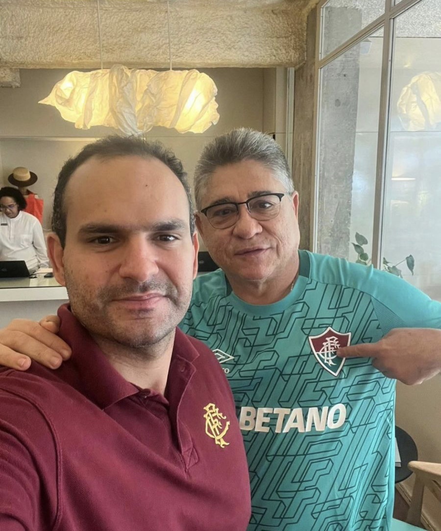 João Madison e o filho no Tio de Janeiro para o jogo do Fluminense: passagens e diárias foram pagas pela Assembleia?