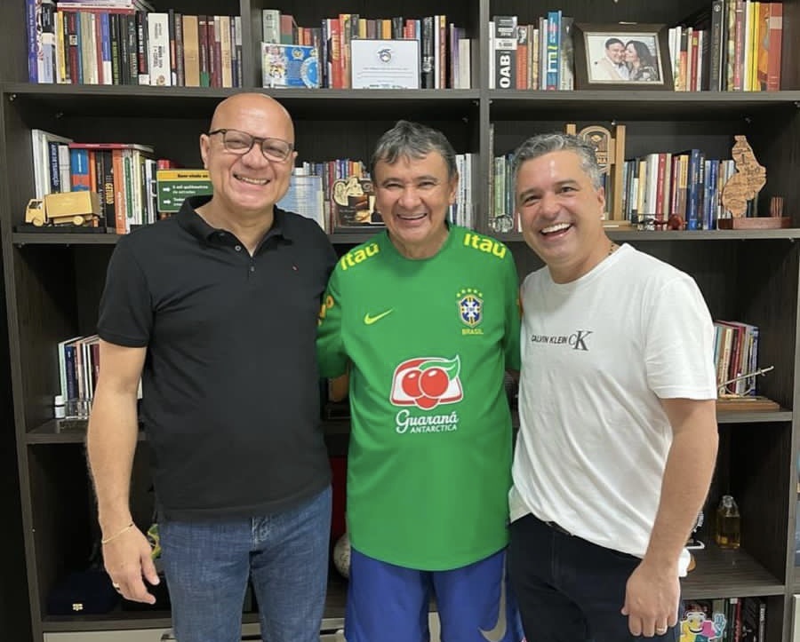 Olha Wellington Dias em pleno domingo fazendo política em Teresina. Aproveitou a pauta cumprida sexta-feira, em Natal, usou avião da Fab e desceu em Teresina