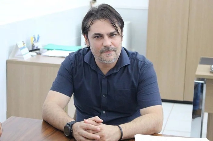 Prefeito Roger Linhares: confessa que sabia das reclamações contra o motorista que virou o ônibus escolar. Mas nada fez