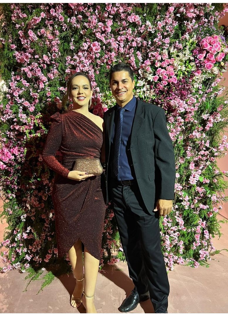 Registro do casal de empresários Lya Nery e Gilberto, da Leal Soluções, em aniversário de 15 anos que badalou a cidade no último fim de semana."