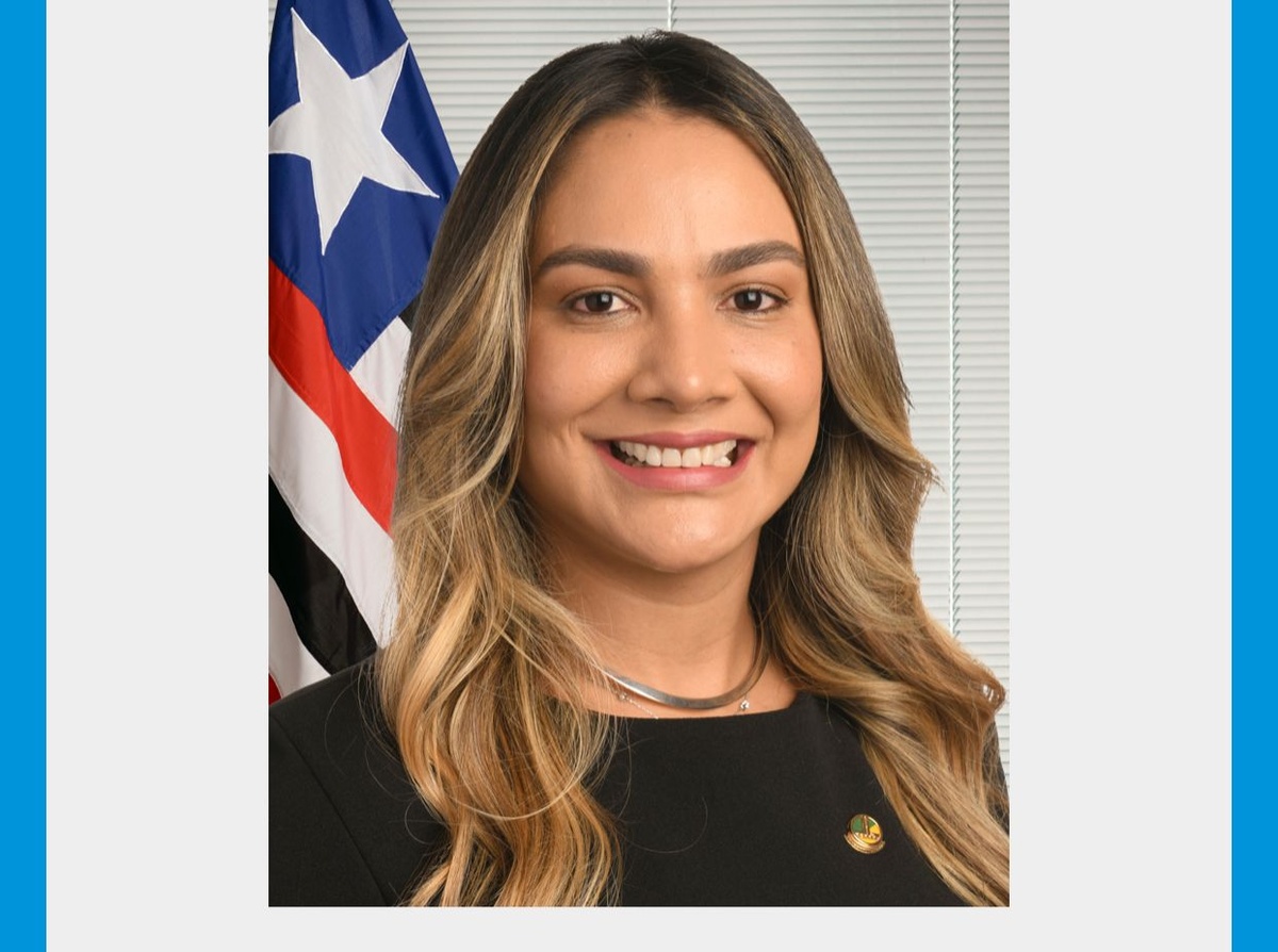 Senadora Ana Paula Lobato engoliu letras do texto que leu na CPMI e pronunciou como se escreve o nome do general Geisel
