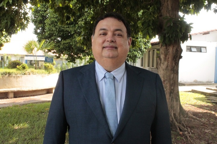 Anisio Lima, atual diretor da Embrapa. Quer ficar, mas por enquanto seu único padrinho é José, padroeiro de Altos