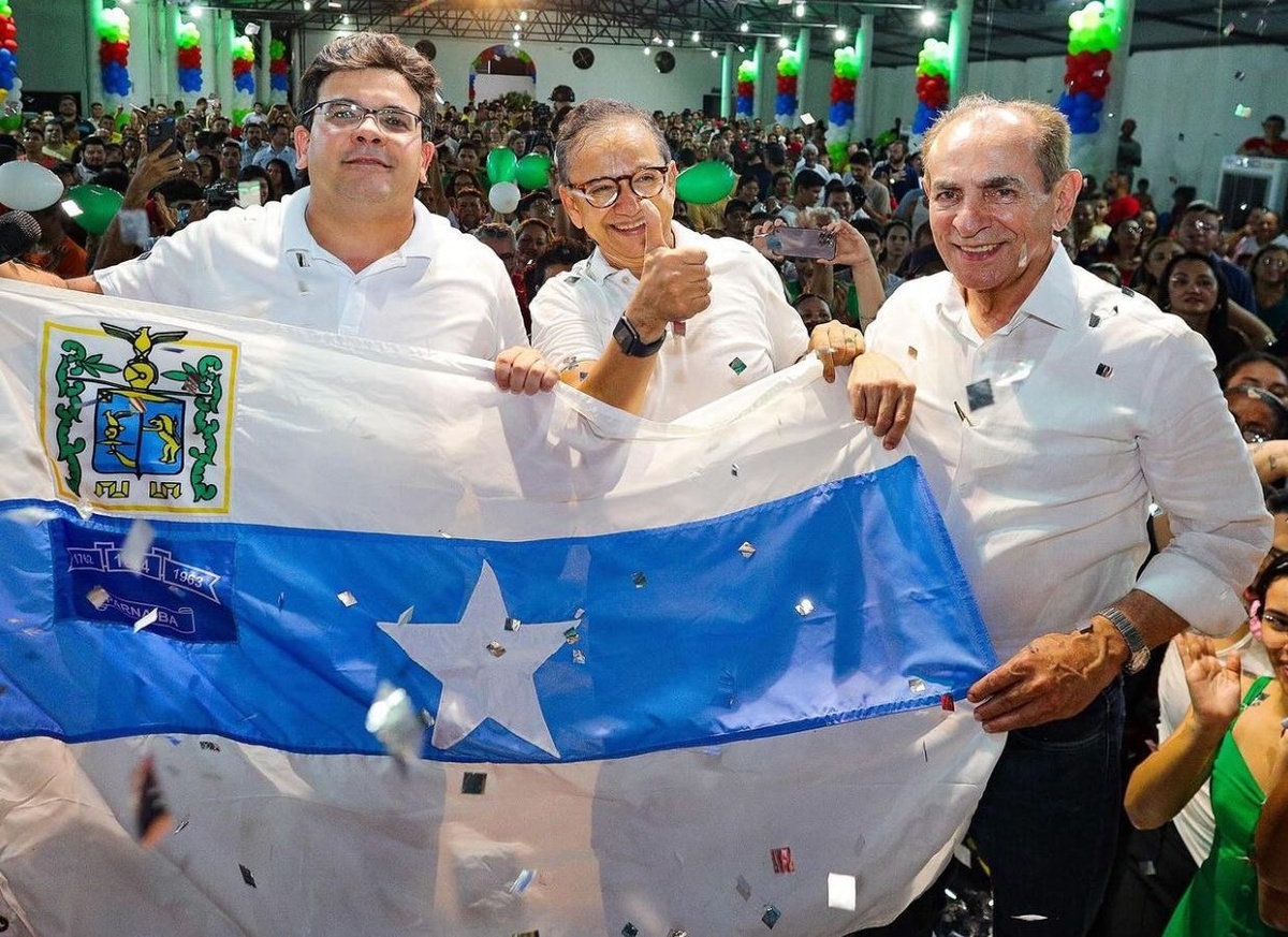 Aqui Rafael e Marcelo no lançamento de Hélio (centro) como candidato em Parnaíba. Mas os próprios aliados do governador querem explodir essa bomba