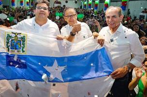 Aqui Rafael e Marcelo no lançamento de Hélio (centro) como candidato em Parnaíba. Mas os próprios aliados do governador querem explodir essa bomba (Foto: Reprodução)