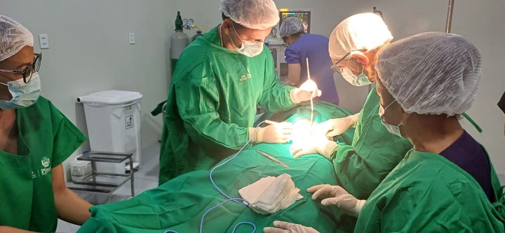 Cesariana de urgência marcou a reabertura do centro cirúrgico do Hospital Norberto Moura, em Elesbão Veloso, no Piauí