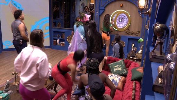 Momento em que Vanessa Lopes aperta botão de desistência