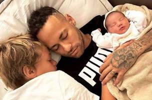 Neymar com seus dois filhos, Davi Lucca e Mavie (Foto: foto:%20X/neymarjr)