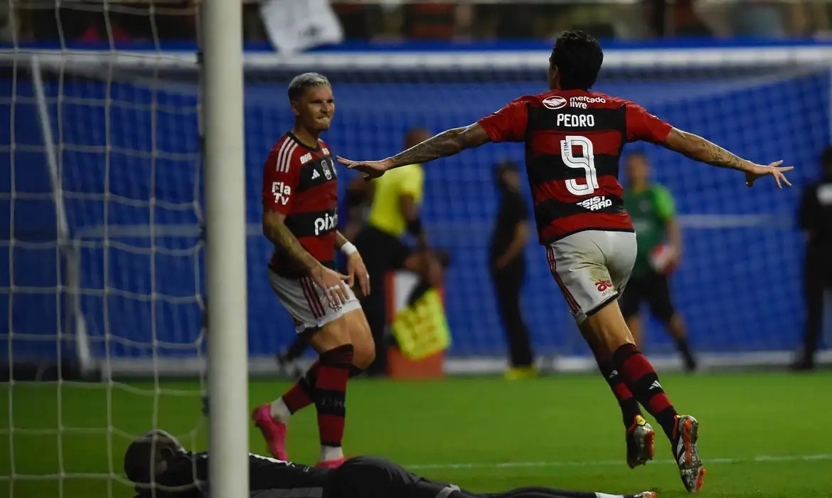 O Fla começou o campeonato com goleada