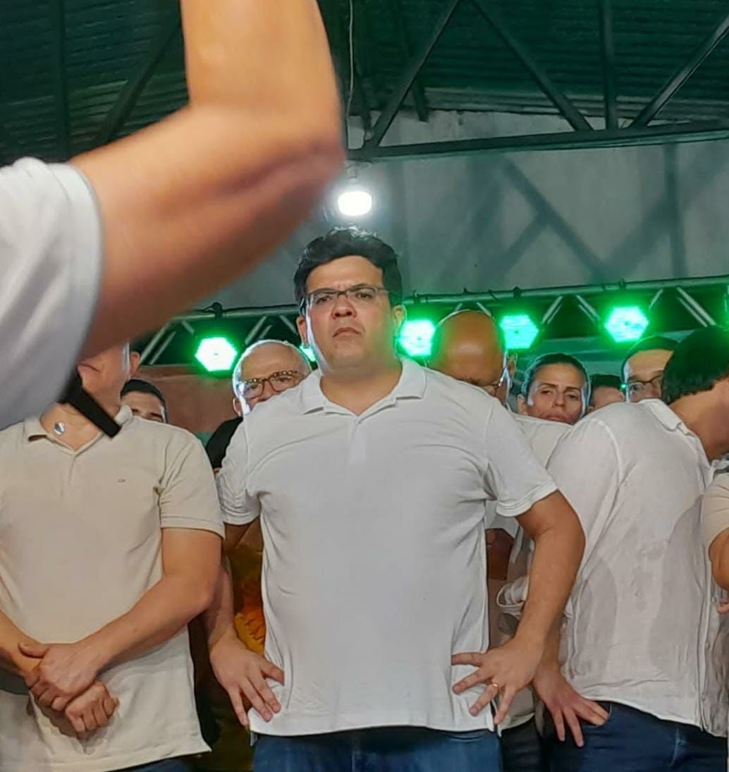 O que Rafael viu logo à frente, no comício de lançamento da candidatura de Dr Hélio?