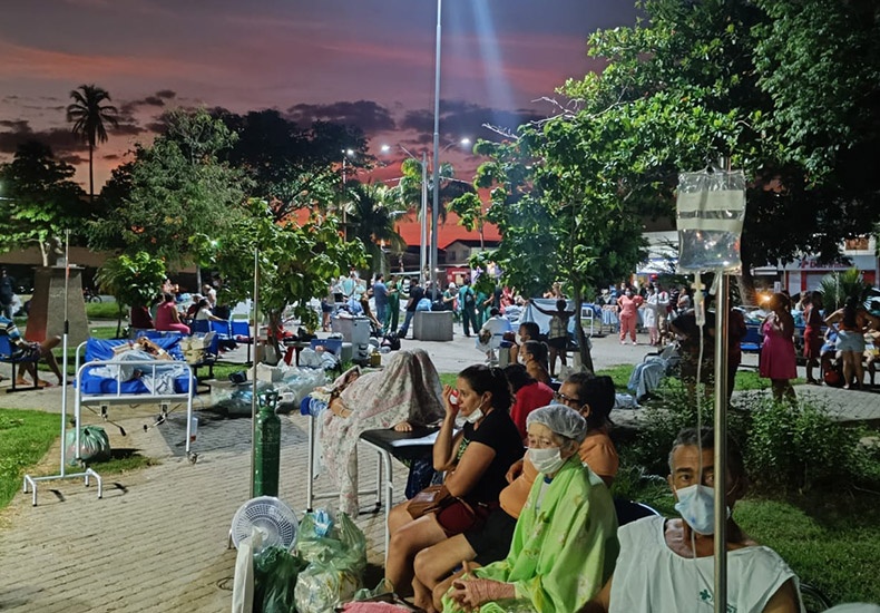 Pacientes do Hospital foram remanejados para uma Praça durante o incêndio