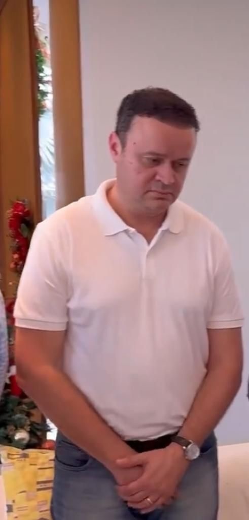 Pelo semblante de Paulo Márcio, tudo que os emedebistas diziam em sua casa entrava por um ouvido e saia pelo outro. Ele deve seguir como candidato a prefeito